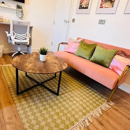 Apartment R3 Newly Renovated Luxury In Harborne Lane By Queen Elizabeth Hospital Birmingham