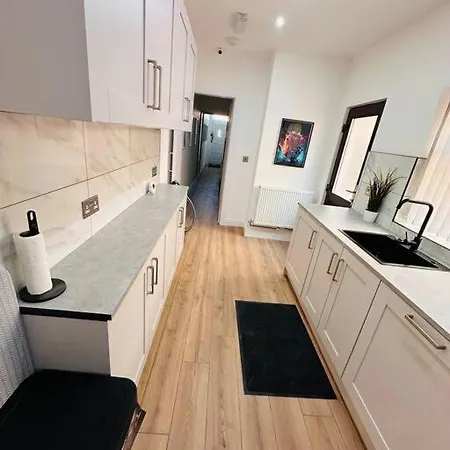R3 Newly Renovated Luxury In Harborne Lane By Queen Elizabeth Hospital Birmingham